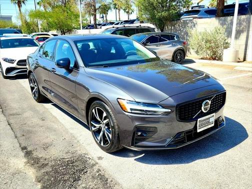 2024 Volvo S60 B5 Plus Dark Theme