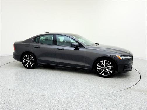 2024 Volvo S60 B5 Plus Dark Theme