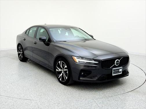 2024 Volvo S60 B5 Plus Dark Theme