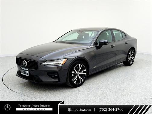 2024 Volvo S60 B5 Plus Dark Theme