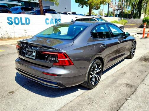 2024 Volvo S60 B5 Plus Dark Theme
