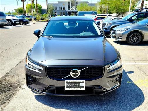 2024 Volvo S60 B5 Plus Dark Theme