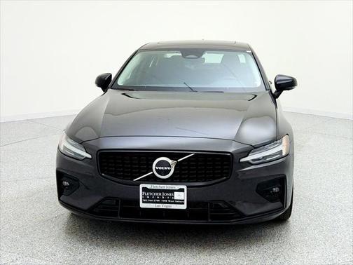 2024 Volvo S60 B5 Plus Dark Theme