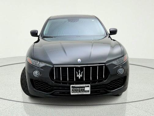 BLACK 2018 Maserati Levante Base