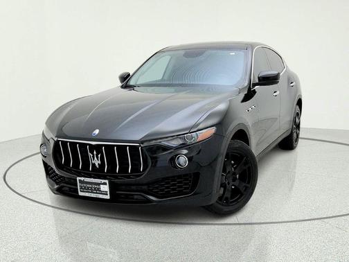 BLACK 2018 Maserati Levante Base