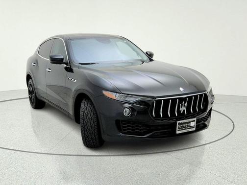 BLACK 2018 Maserati Levante Base