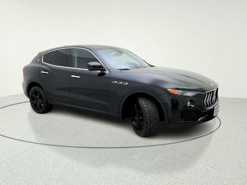 BLACK 2018 Maserati Levante Base