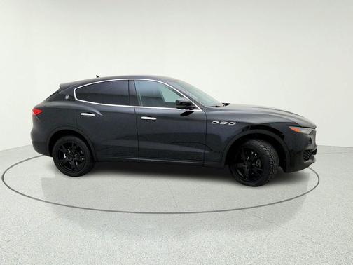 BLACK 2018 Maserati Levante Base