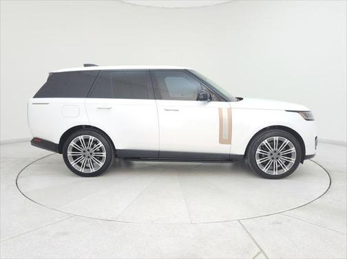 2024 Land Rover Range Rover P615 SV