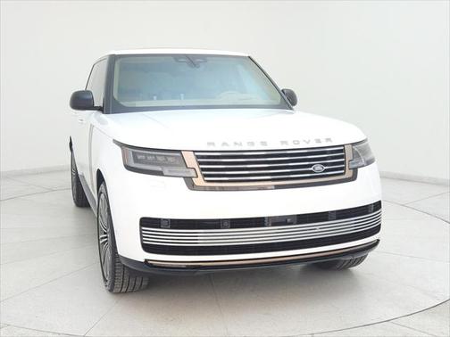 2024 Land Rover Range Rover P615 SV