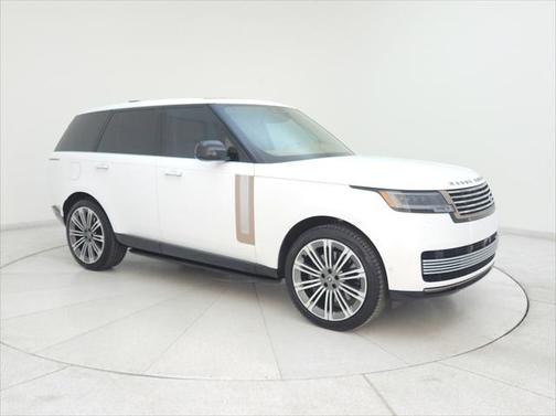 2024 Land Rover Range Rover P615 SV
