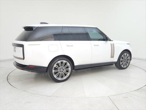 2024 Land Rover Range Rover P615 SV