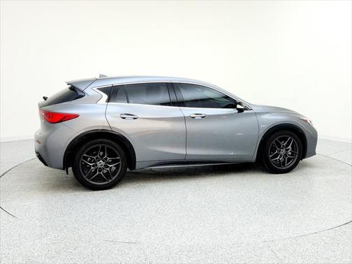 2018 INFINITI QX30 Sport