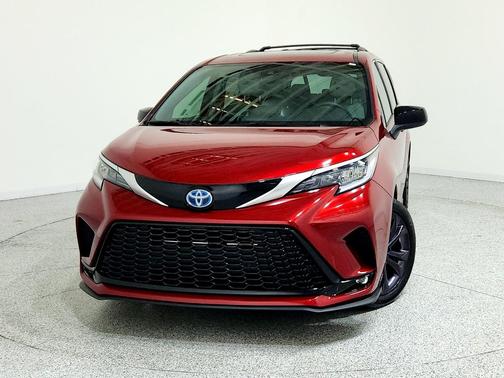 2022 Toyota Sienna XSE 7 Passenger