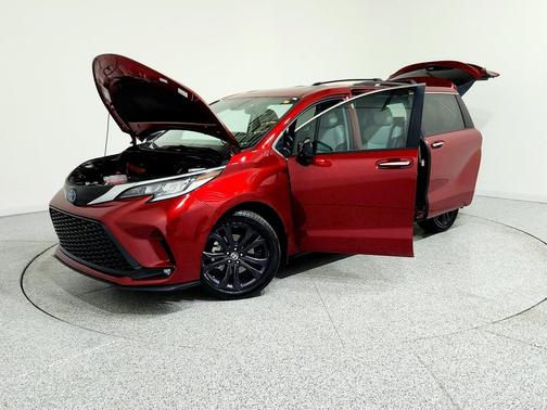 2022 Toyota Sienna XSE 7 Passenger