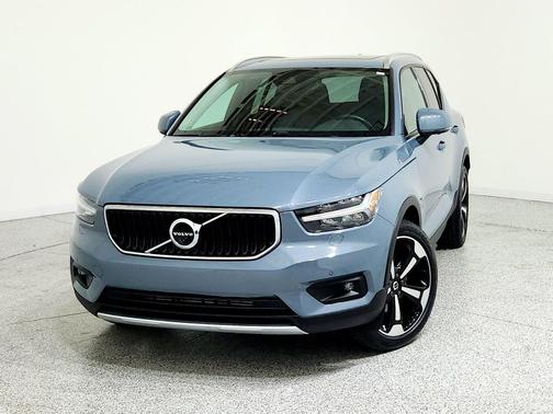 2021 Volvo XC40 T5 Momentum