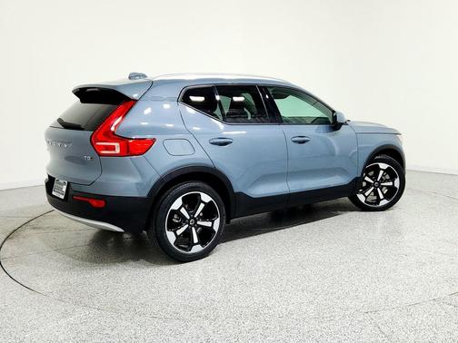 2021 Volvo XC40 T5 Momentum