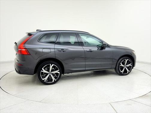 2022 Volvo XC60 B5 R-Design