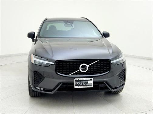 2022 Volvo XC60 B5 R-Design