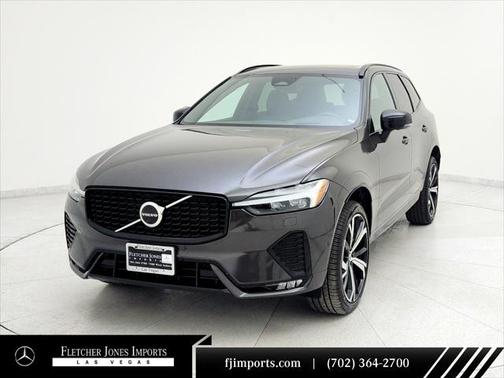2022 Volvo XC60 B5 R-Design
