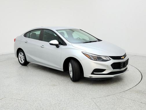 Silver Ice Metallic 2018 Chevrolet Cruze LT