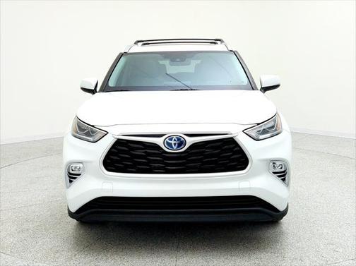 2022 Toyota Highlander Hybrid XLE