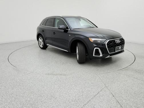 Mythos Black Metallic 2023 Audi Q5 55 S line Premium Plus