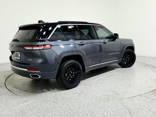 2022 Jeep Grand Cherokee Summit