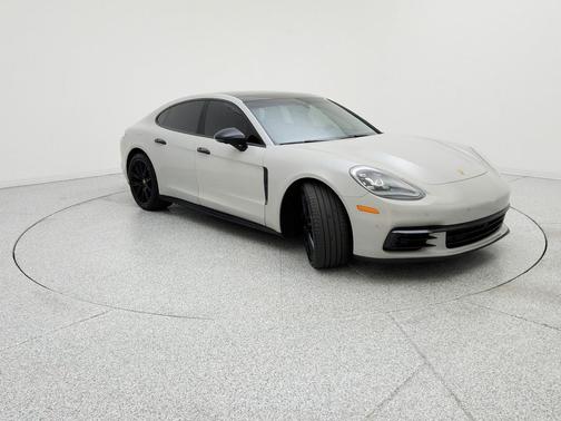 2018 Porsche Panamera 4S