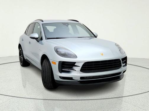 Jet Black Metallic 2019 Porsche Macan Macan