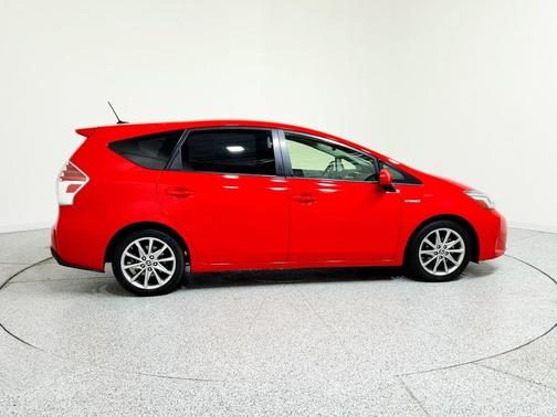 2017 Toyota Prius v Five