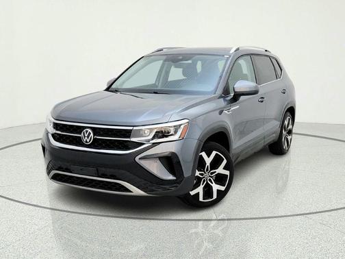 PLATINUM GRAY 2022 Volkswagen Taos 1.5T SEL