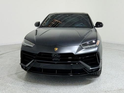 2023 Lamborghini Urus S