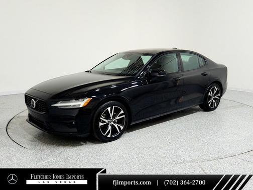 2024 Volvo S60 B5 Plus Dark Theme