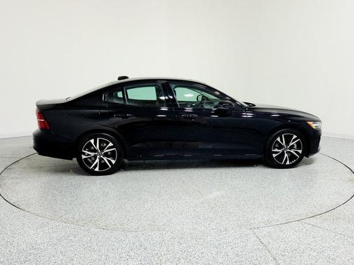 2024 Volvo S60 B5 Plus Dark Theme