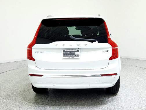 2023 Volvo XC90 B5 Plus