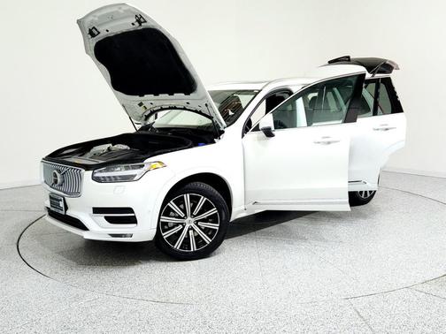 2023 Volvo XC90 B5 Plus