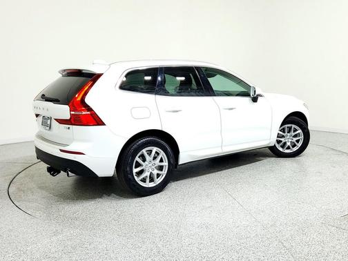 2021 Volvo XC60 T6 Momentum