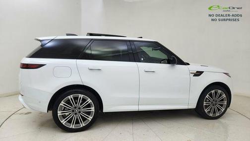 Fuji White 2025 Land Rover Range Rover Sport SE