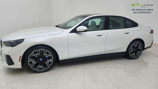 Mineral White Metallic 2024 BMW i5 eDrive40