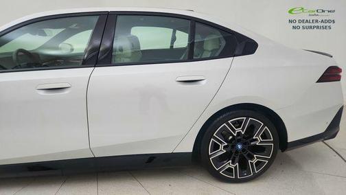 Mineral White Metallic 2024 BMW i5 eDrive40