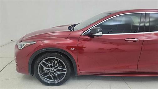 2017 INFINITI QX30 Sport