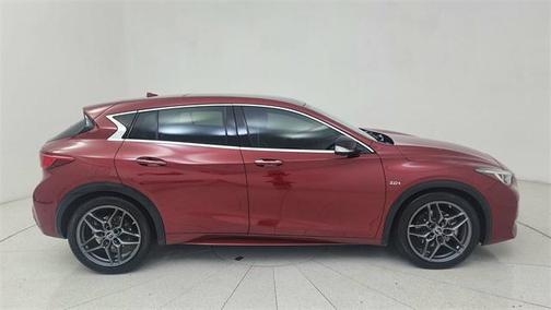 2017 INFINITI QX30 Sport