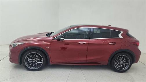 2017 INFINITI QX30 Sport
