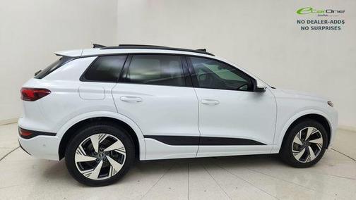 Glacier White Metallic 2025 Audi Q6 e-tron Premium Plus quattro