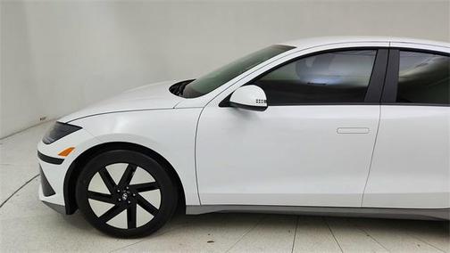 2025 Hyundai IONIQ 6 SE