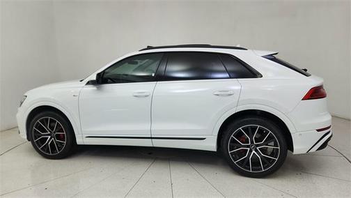 2022 Audi Q8 55 Premium Plus