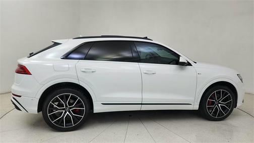 2022 Audi Q8 55 Premium Plus