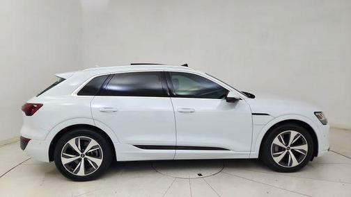 2024 Audi Q8 e-tron Premium Plus