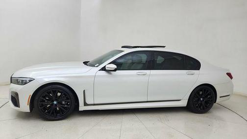 Mineral White Metallic 2022 BMW 740 i